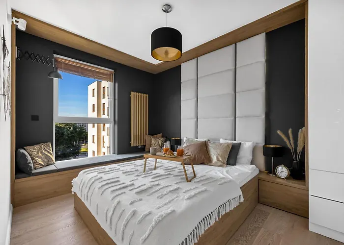 Warsaw Wola Apartment - Parking, Balcony, Workdesk - By Rentujemy