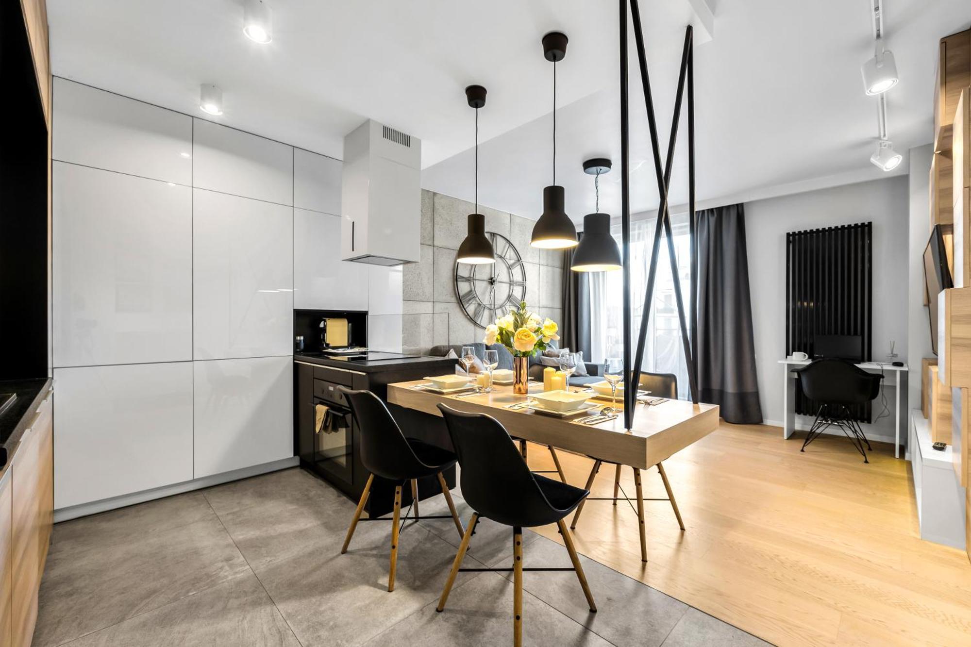 Wola - Parking, Balcony, Workdesk - By Rentujemy Apartment
